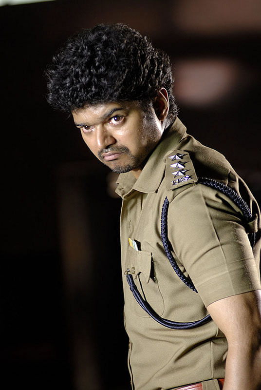 நடுவுல கொஞ்சம் லாஜிக்கைக் காணோம்!
