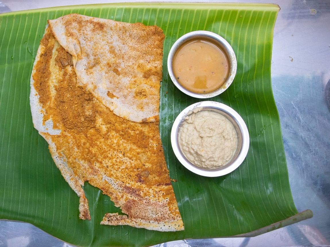 திருச்சி ருசி: 6 வகை தோசை, 4 வகைச் சட்னி... ஸ்ரீரங்கத்தைக் கலக்கும் சிவில் இன்ஜினியரின் டிபன் கடை!