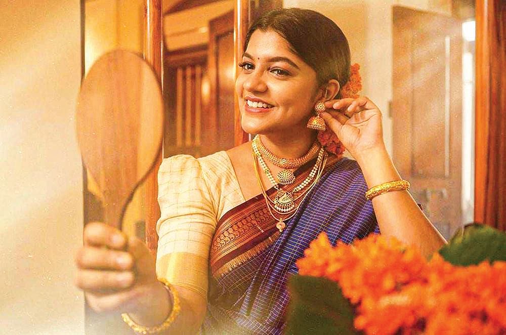 Aparna Balamurali: ஜிமிக்கி கம்மல்!