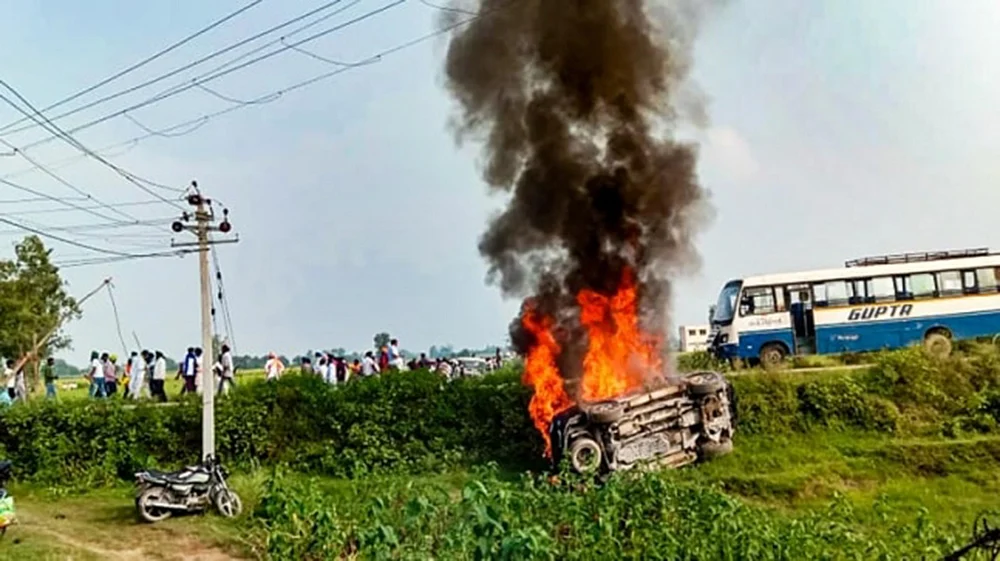 கறுப்புக்கொடி போராட்டம்... பறிபோன 9 உயிர்கள்... உ.பி லக்கிம்பூர் கலவரத்தில் என்ன நடந்தது?