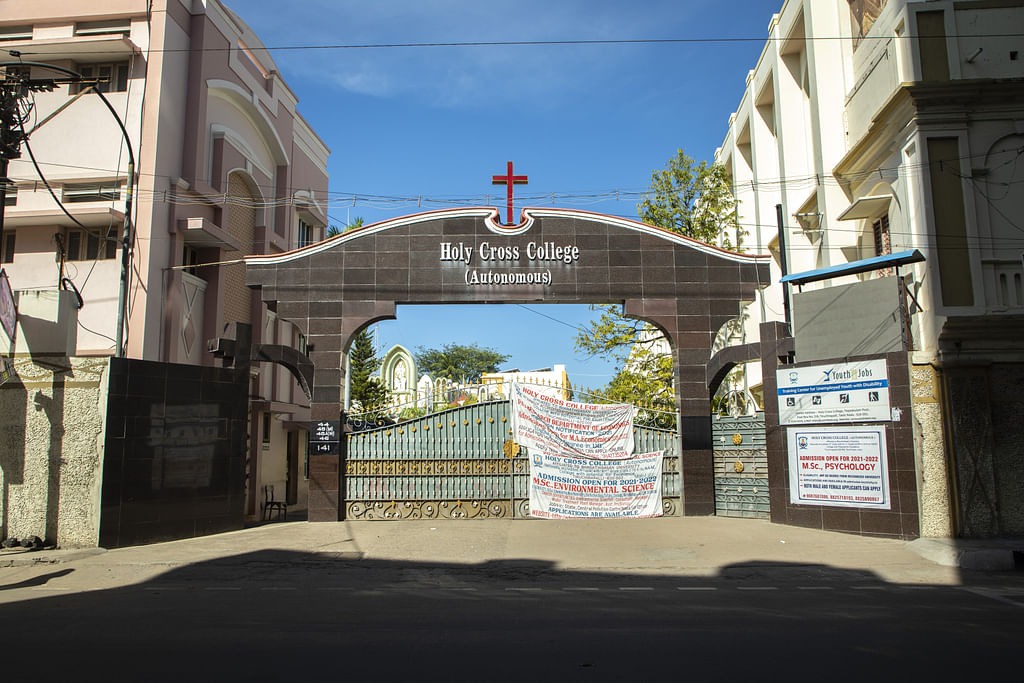 புனித சிலுவைக் கல்லூரி | Holy Cross College