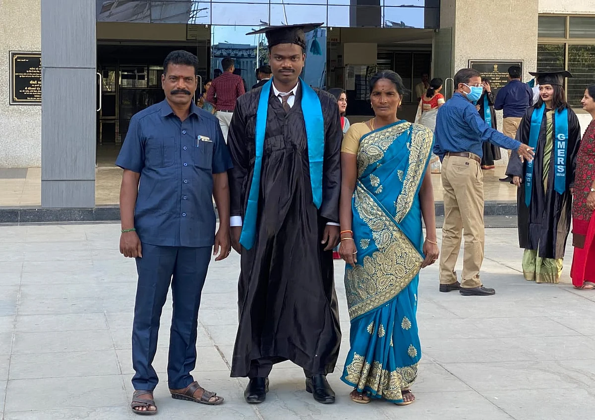 பெற்றோருடன் ஹரிராமன்