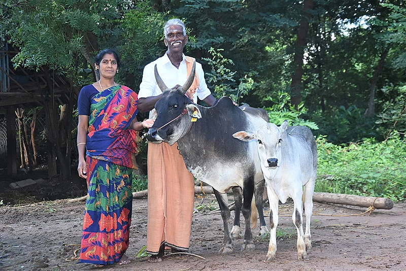 மனைவியுடன்