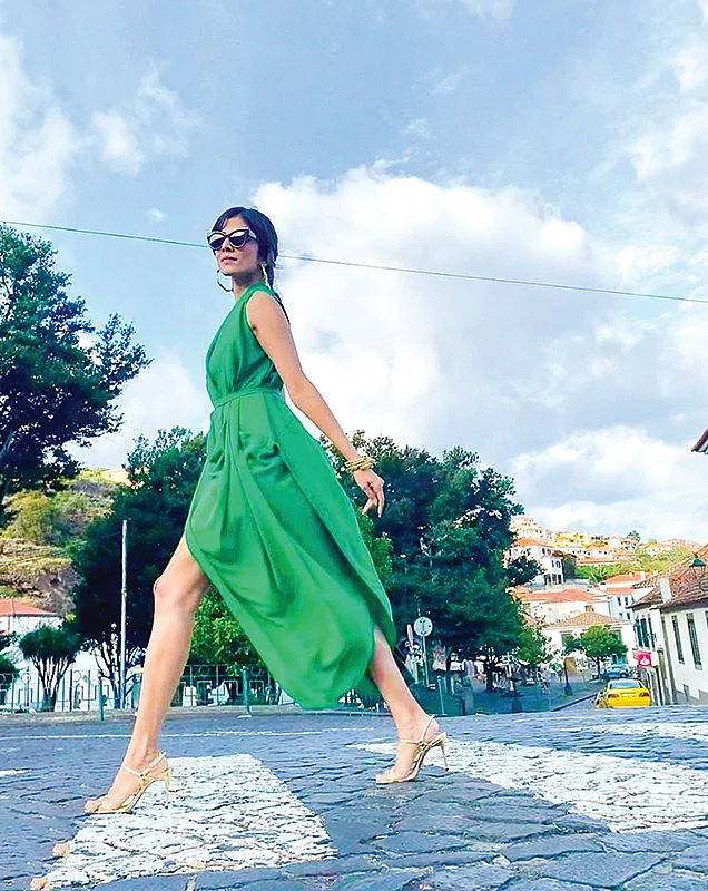 Malavika Mohanan - ஸ்டைலு ஸ்டைலுதான்!