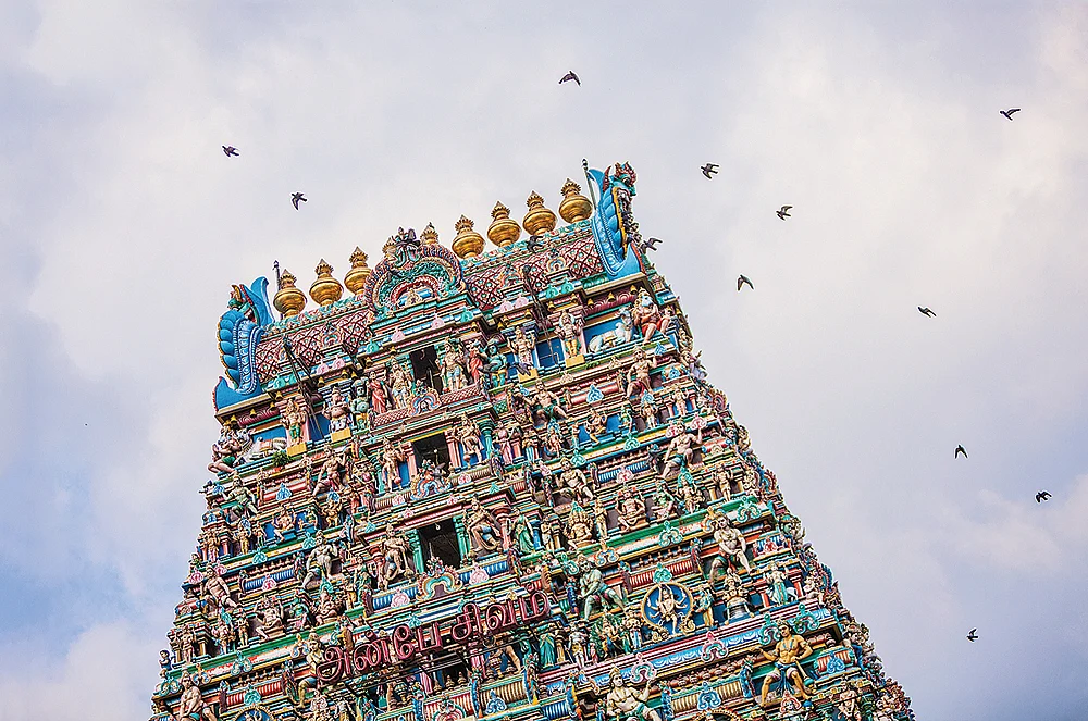 2K கிட்ஸ்: நிறம், மணம், நிறைவு... மதுரை மீனாட்சி தாழம்பூ குங்குமம்!