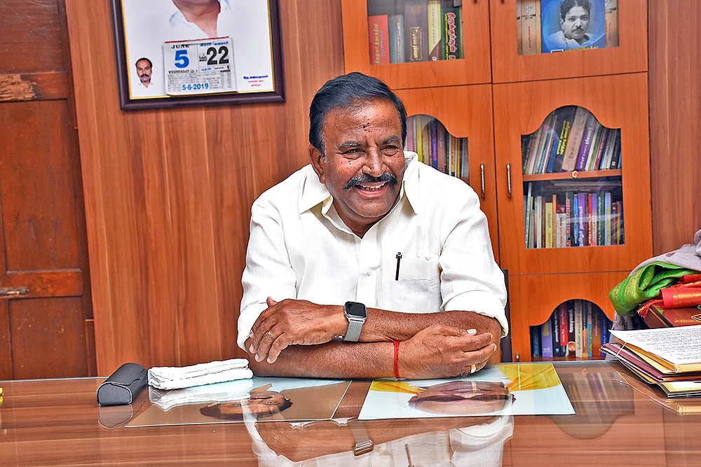 மிஸ்டர் கழுகு: நேர்த்திக்கடன்... ஆன்மிக யாத்திரை கிளம்பும் துர்கா ஸ்டாலின்!