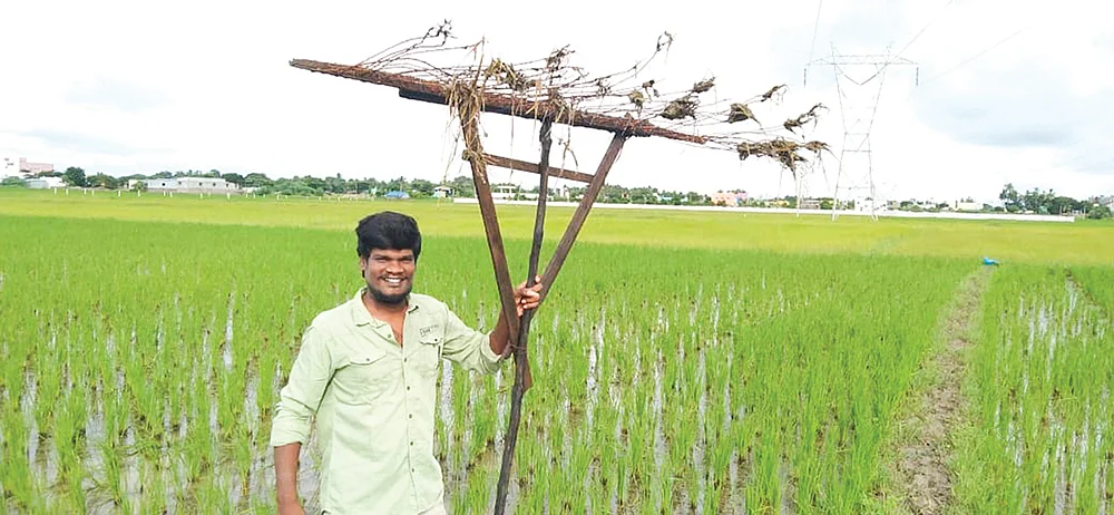 கருவியுடன் சுசீந்தர்