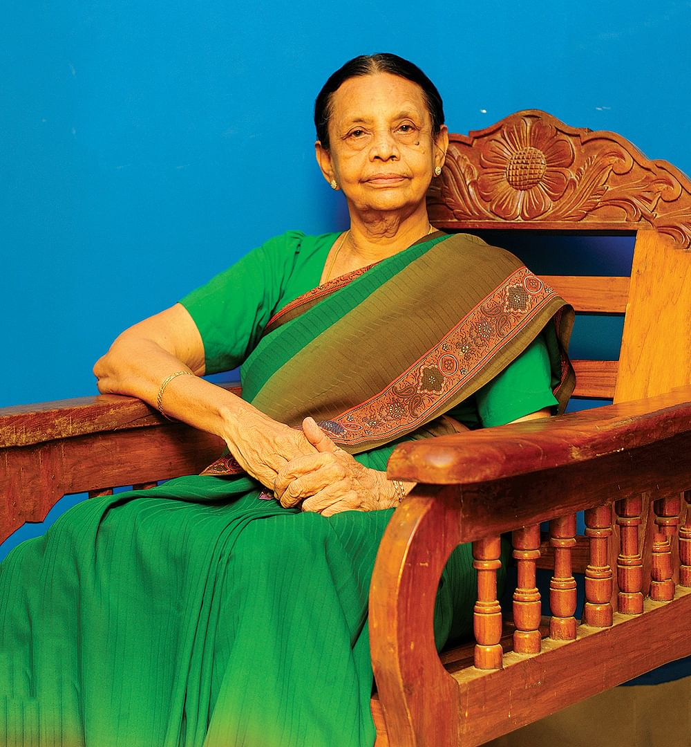 ஓய்வுக்காலத்தில் அசத்தலான செஞ்சுரி இலக்கு! - உலகம் சுற்றும் மேனகா
