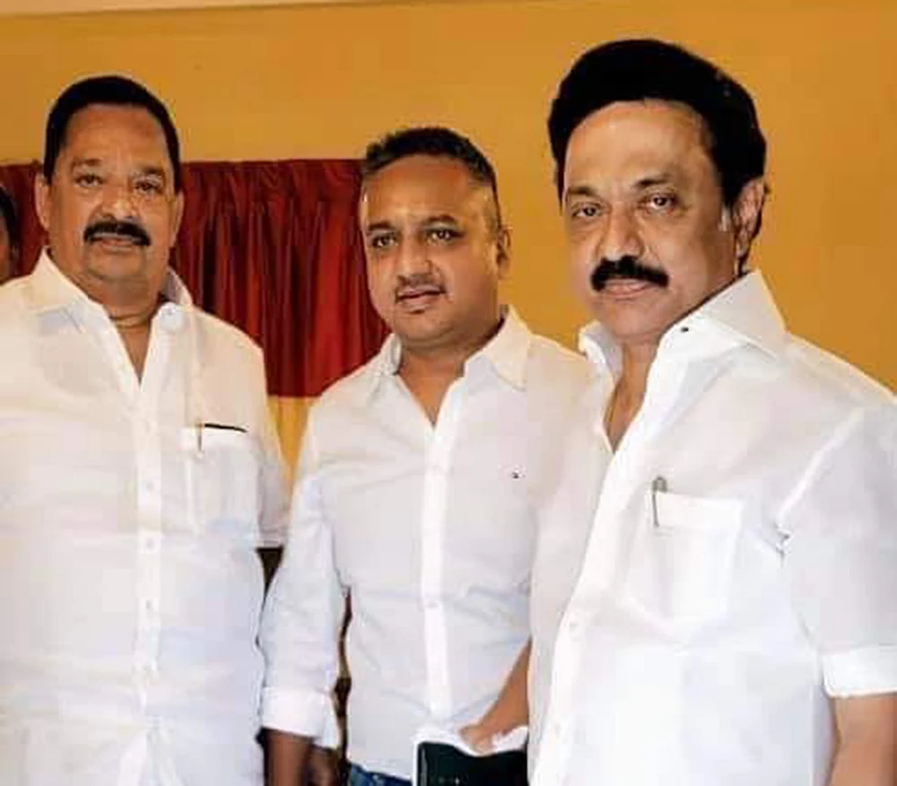 ஸ்டாலினுடன் காந்தி, வினோத்