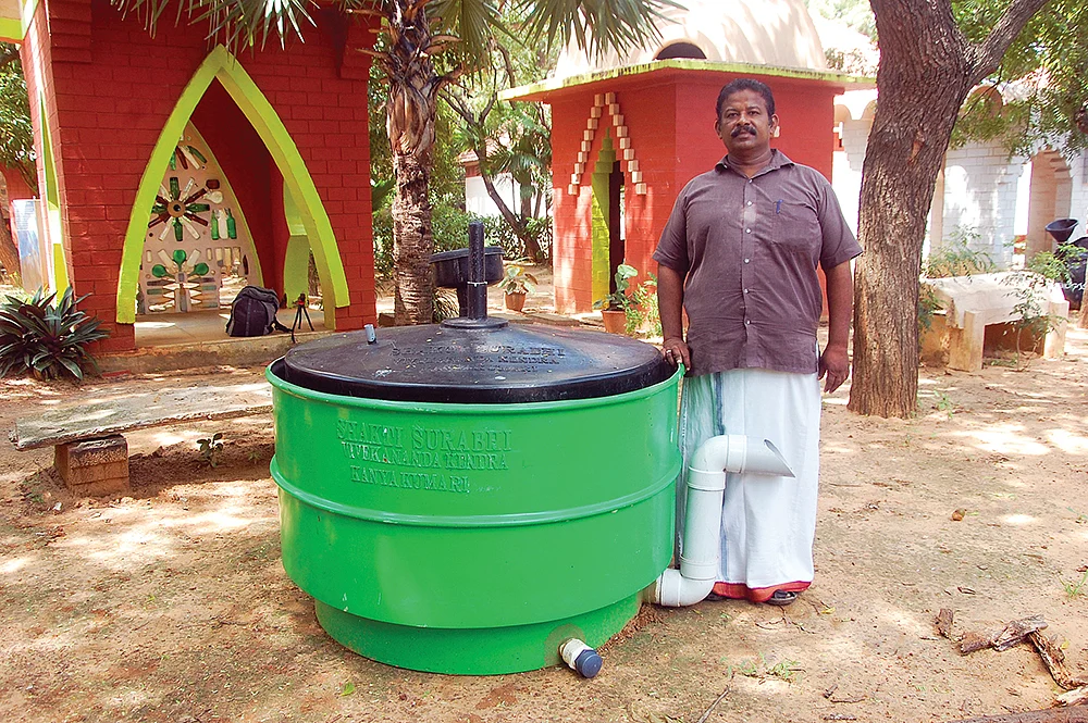 சக்திசுரபி கலனுடன் ராமகிருஷ்ணன்
