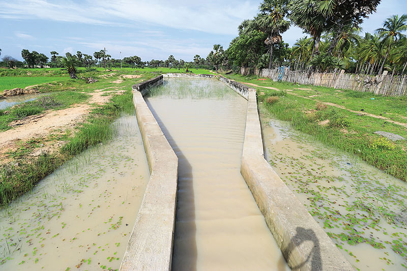 சுத்திகரித்த மழைநீரை மோட்டார் மூலம் வெளியேற்றுதல்