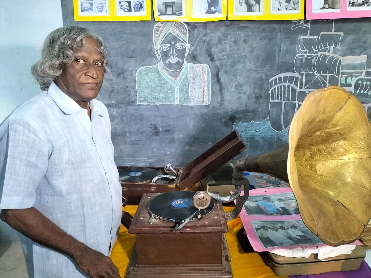 ``மாணவர்களுக்காகத்தான் இந்த தேடல்" - ஆச்சர்யப்படுத்தும் `தூத்துக்குடி அப்துல்கலாம்'!