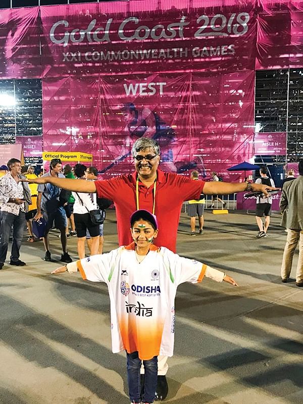 காமன்வெல்த் ஆடவர் ஹாக்கி அரையிறுதி ஆட்டத்தில் சிறுமி நிஷ்தாவுடன்