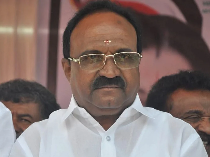 `தலைக்கேறிய மது போதை; பக்கத்து வீட்டில் நிர்வாணமாக நுழைந்த நீலகிரி அதிமுக முன்னாள் எம்.பி!'
