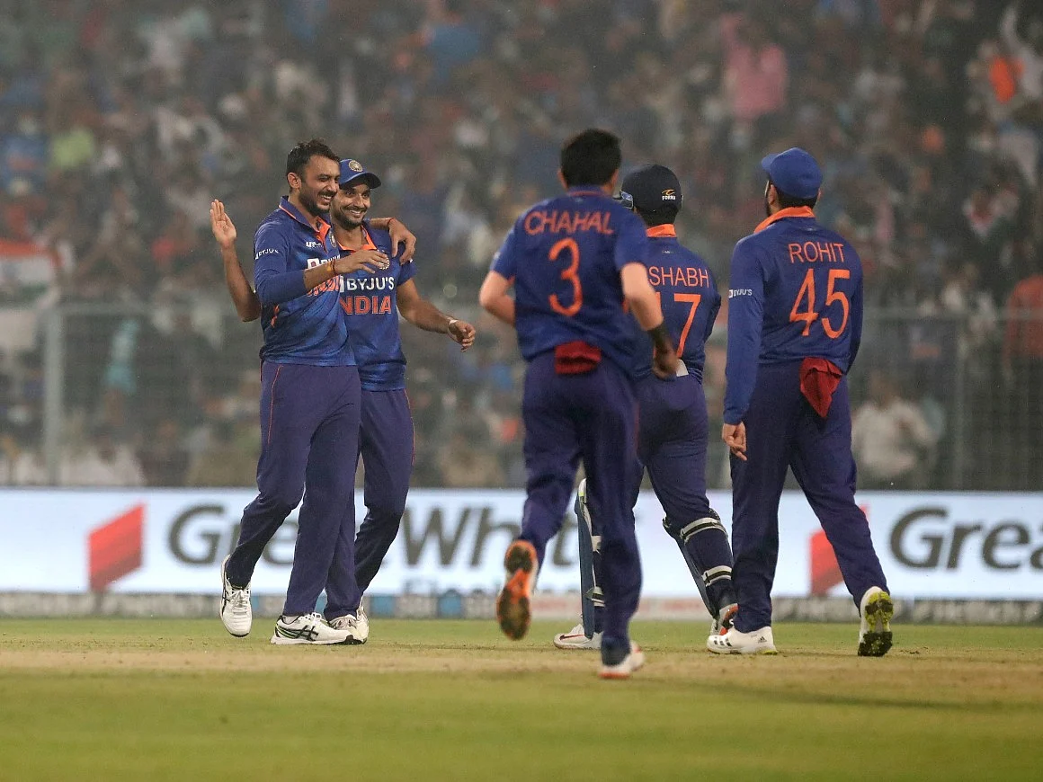 அக்ஷர் படேலின் `பீஸ்ட் மோட்'; கடைசி T20 -யிலும் வென்றது இந்திய அணி! #INDvNZ