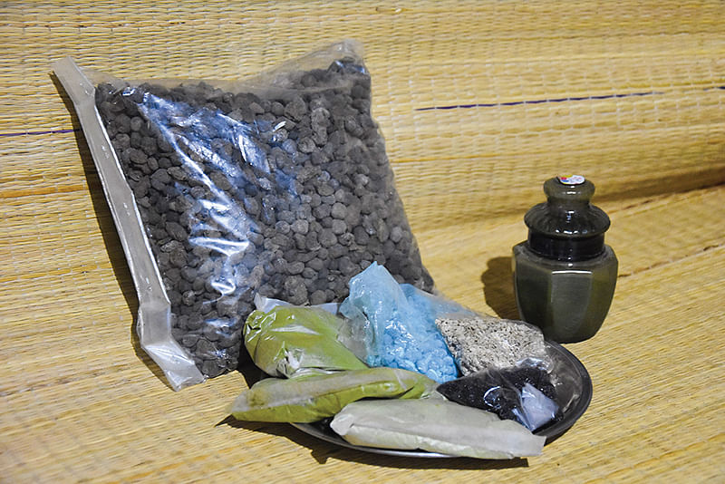 விற்பனை செய்யும் பொருள்கள்