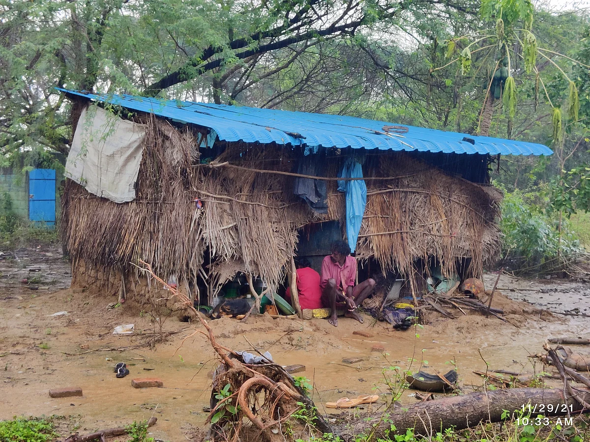 `வெள்ளம் எல்லாத்தையும் அடிச்சுக்கிட்டு போயிடுச்சு, சாப்பாட்டுக்கே வழியில்லை' - கலங்கும் கிராம மக்கள்