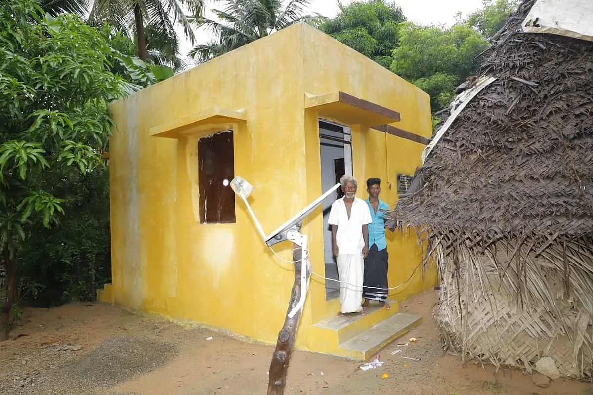 வாசகர்கள் பங்களிப்புடன் கட்டப்பட்ட கான்கிரீட் வீடுகள்