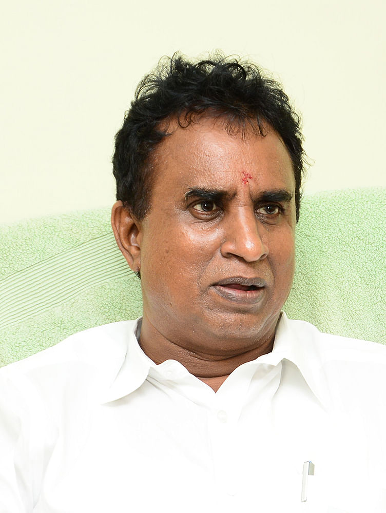 வேலுமணி
