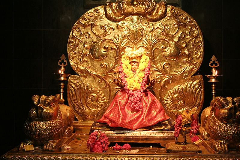 `ஆட வைத்தாள் 
முண்டகக் கண்ணி'