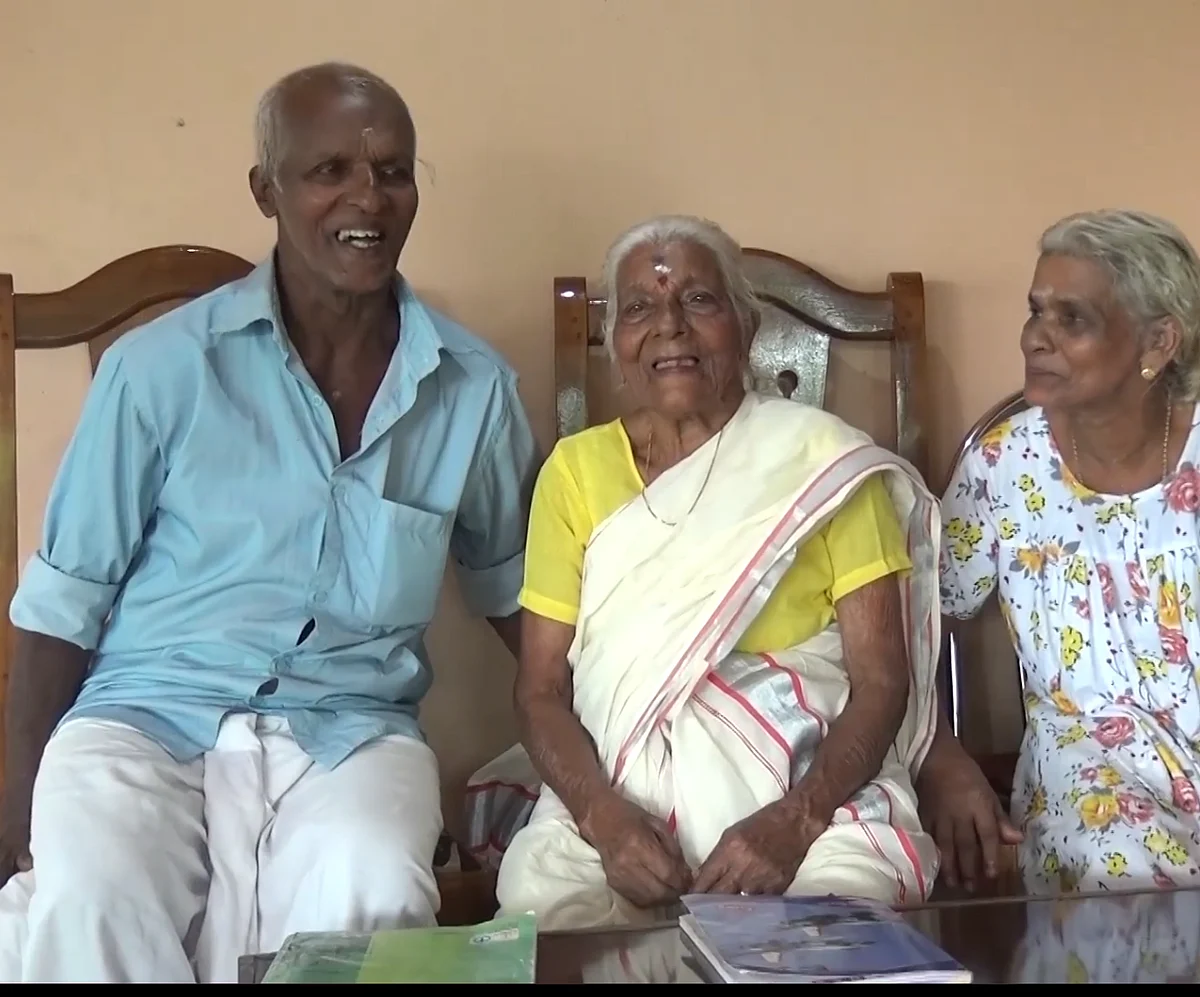 குடும்பத்தினருடன் 104 வயது குட்டியம்மா