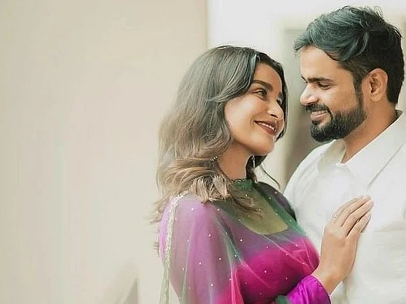 ஷூட்டிங் ஸ்பாட்டில் நடந்த திருமணம்... தம்பதிகளான `பூவே பூச்சூடவா' மதன் - ரேஷ்மா!