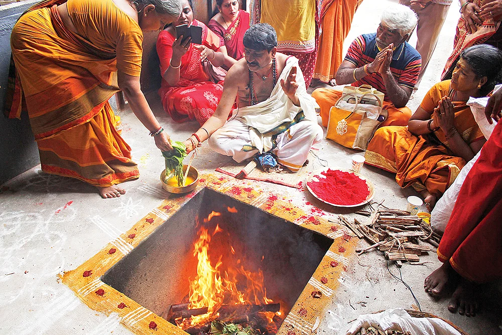 அபூர்வ மூலிகைகளோடு
அற்புதமாய் நடந்தேறியது ஶ்ரீவராஹி ஹோமம்!