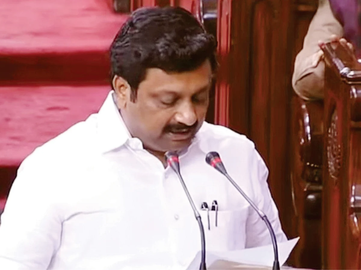 மிஸ்டர் கழுகு: தி.மு.க எம்.பி-யின் தனிநபர் துதி! - முகம் சுளித்த மூத்த எம்.பி-க்கள்...