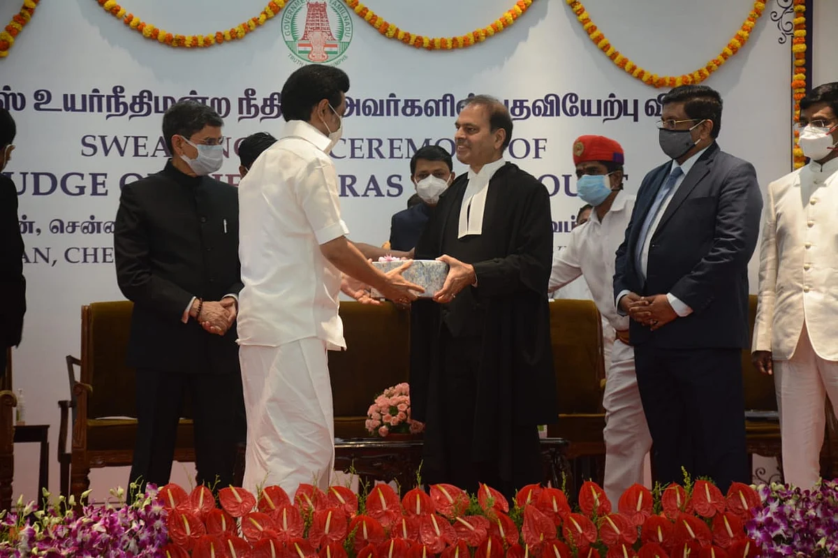 நீதிபதி முனீஷ்வர்நாத் பண்டாரி