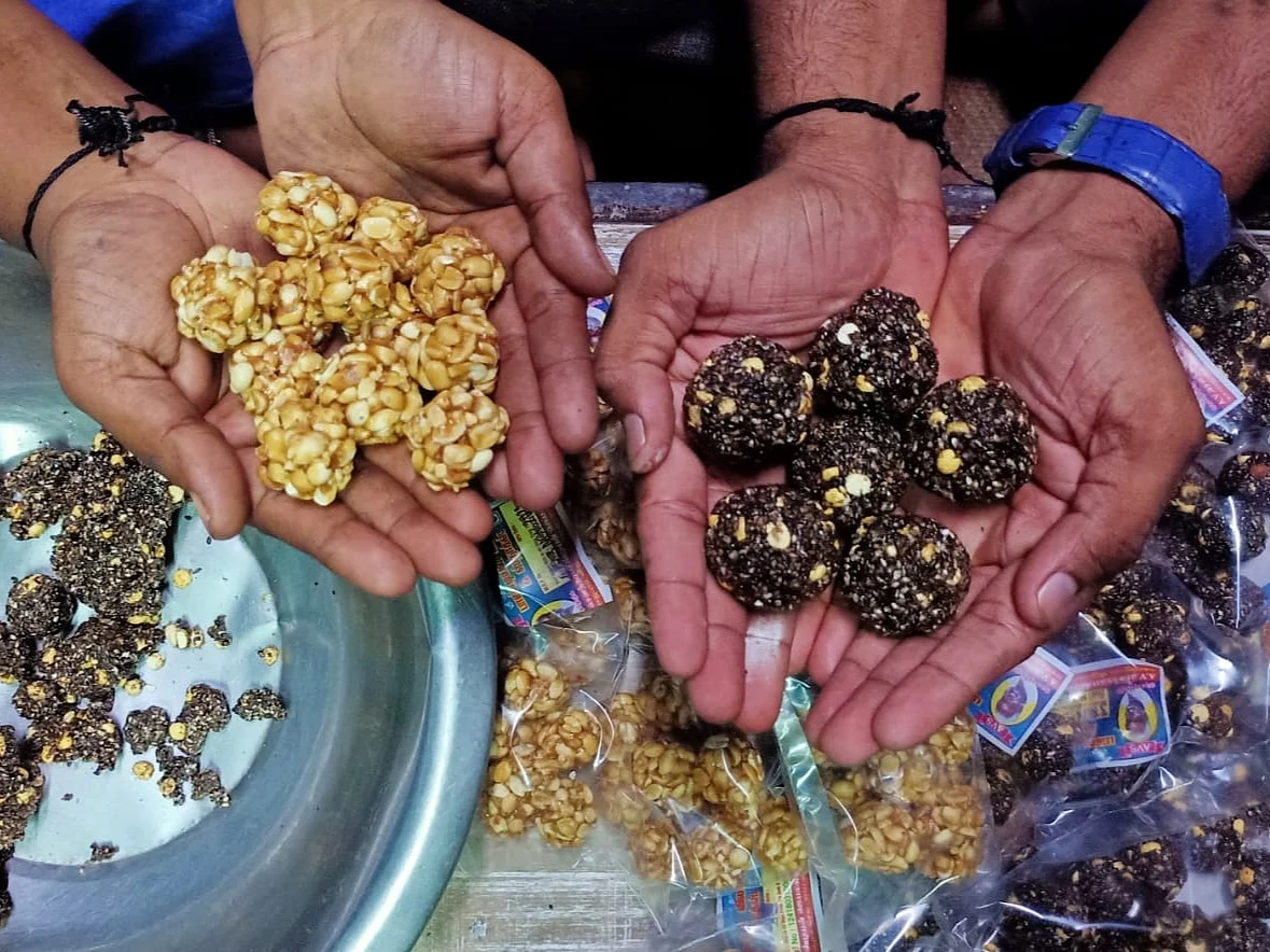 `தினமும் ₹20,000 ரூபாய்க்கு உற்பத்தி!' - பாரம்பர்ய மிட்டாய் பிசினஸில் கலக்கும் இளைஞர்