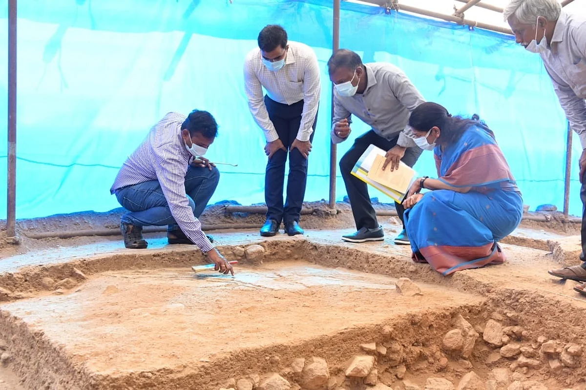 ஆதிச்சநல்லூரில் கனிமொழி ஆய்வு