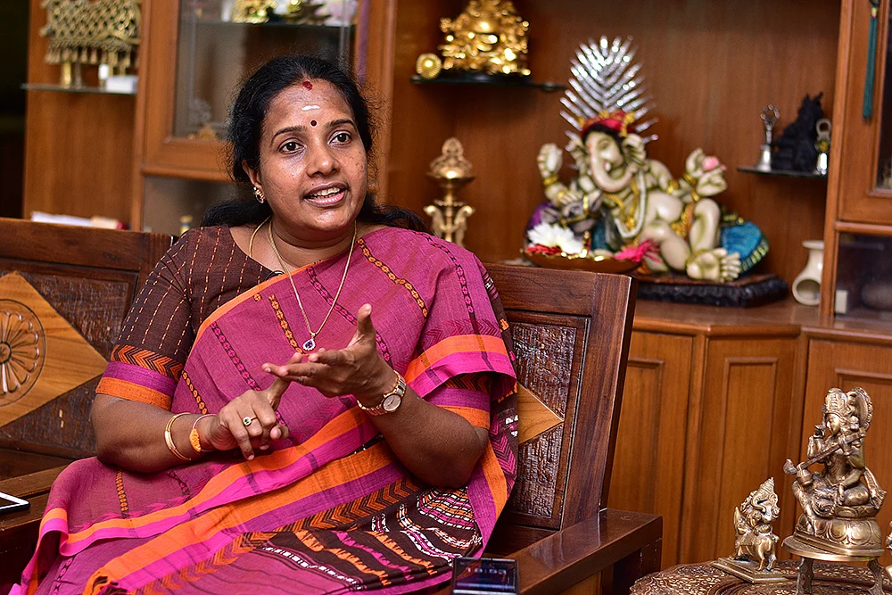 “முதல்வர் ஏன் தீபாவளி வாழ்த்து சொல்லவில்லை?” - ஸ்டாலினுக்கு வானதி கேள்வி...
