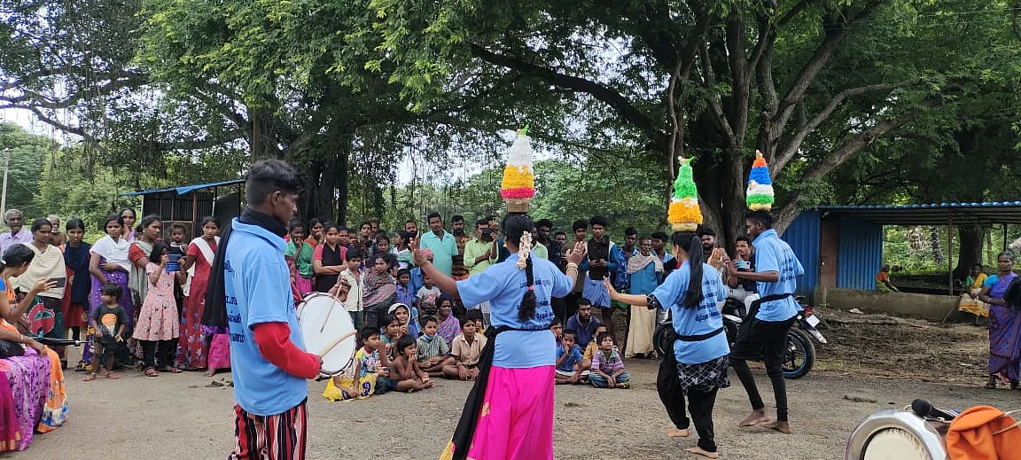நாட்டுப்புறக் கலைஞர்கள்