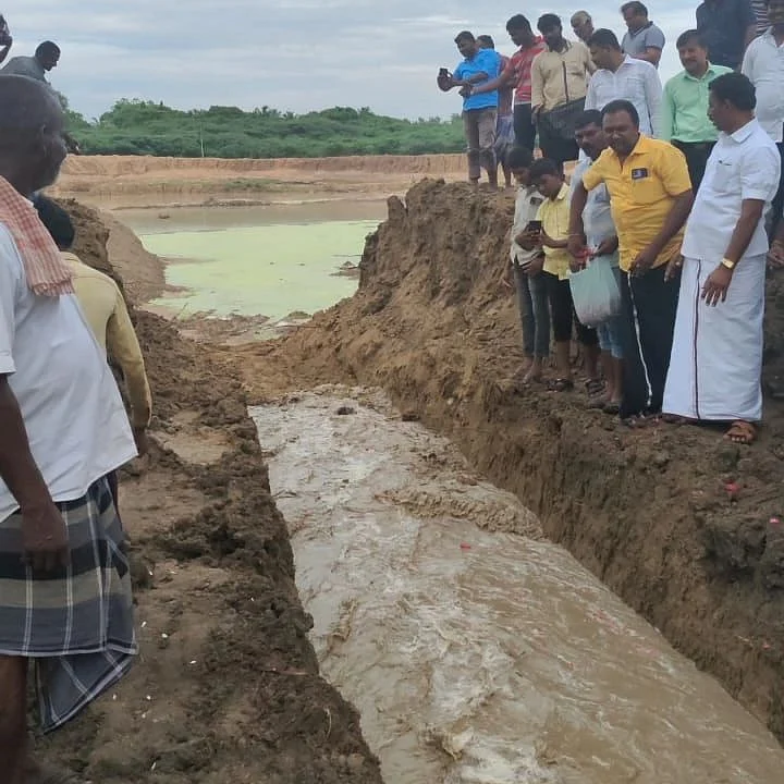 குளத்திற்கு வந்த தண்ணீர்