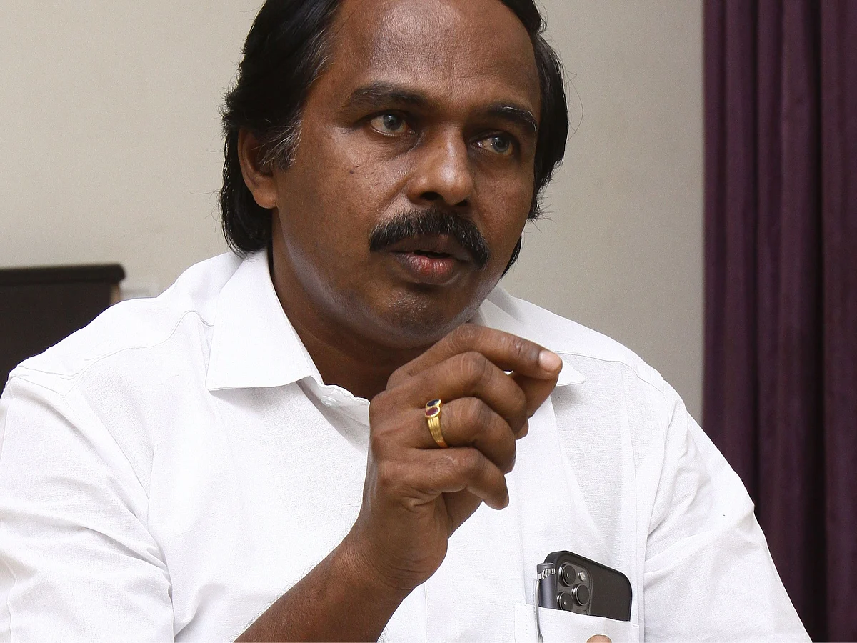 அதிகாரிகளில் கறுப்பு ஆடுகள்!