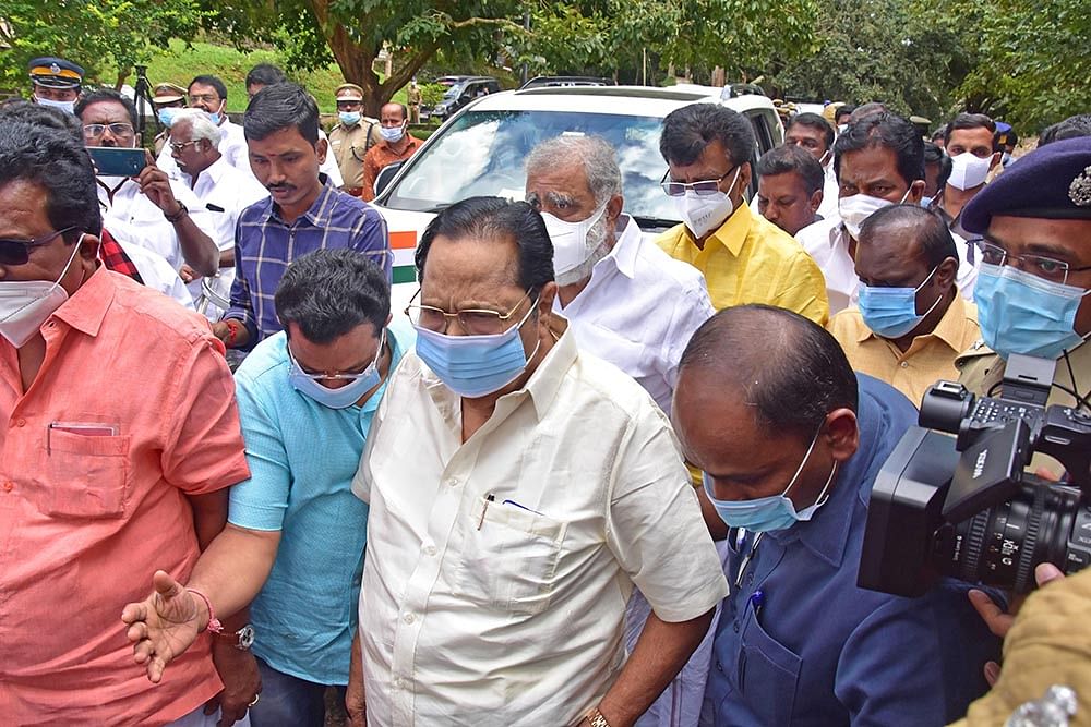 முல்லைப்பெரியாறு... அணை திறக்கும் உரிமையை விட்டுக்கொடுத்ததா தமிழகம்? - கொந்தளிக்கும் விவசாயிகள்!