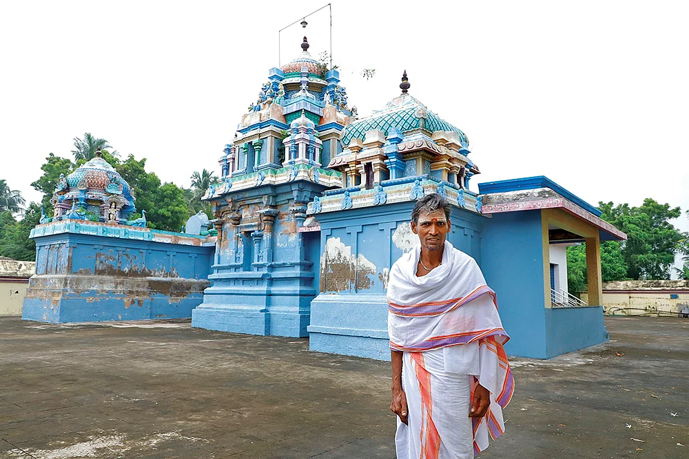 `சுவாமி, அம்பாள், நான்...
இதுதான் என் குடும்பம்!'