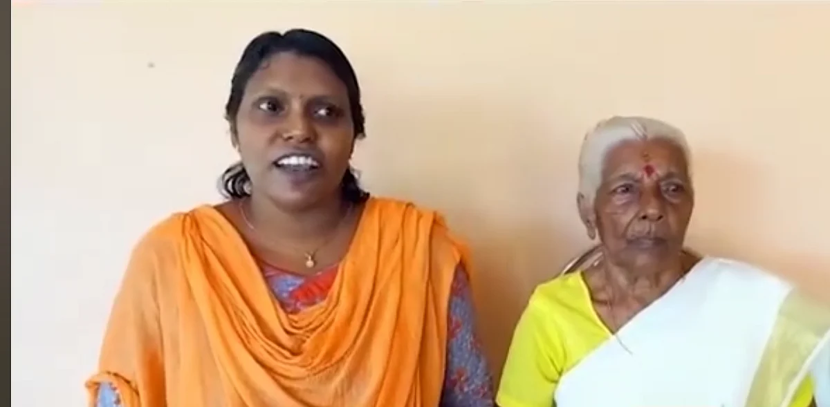 எழுத்து கற்றுக்கொடுத்த ஆசிரியர் ரெஹனாவுடன் குட்டியம்மா
