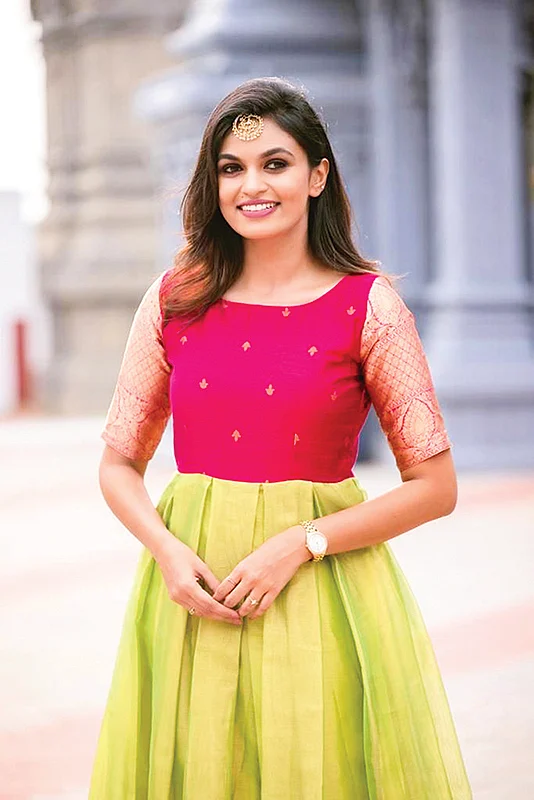 விகடன் TV: ஆங்கர் to ஆக்டர்: “வில்லின்னா அடிக்கிறாங்க!”