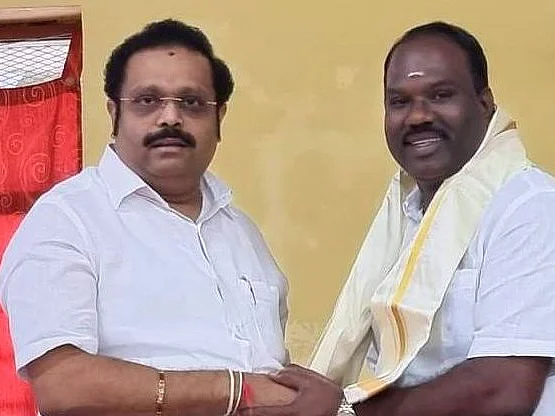 `ஜெகத்ரட்சகன் எங்கே போனார்... கதிர் ஆனந்த் ஏன் வந்தார்..?' - காட்பாடி கவுன்சில் கூட்டச் சர்ச்சை
