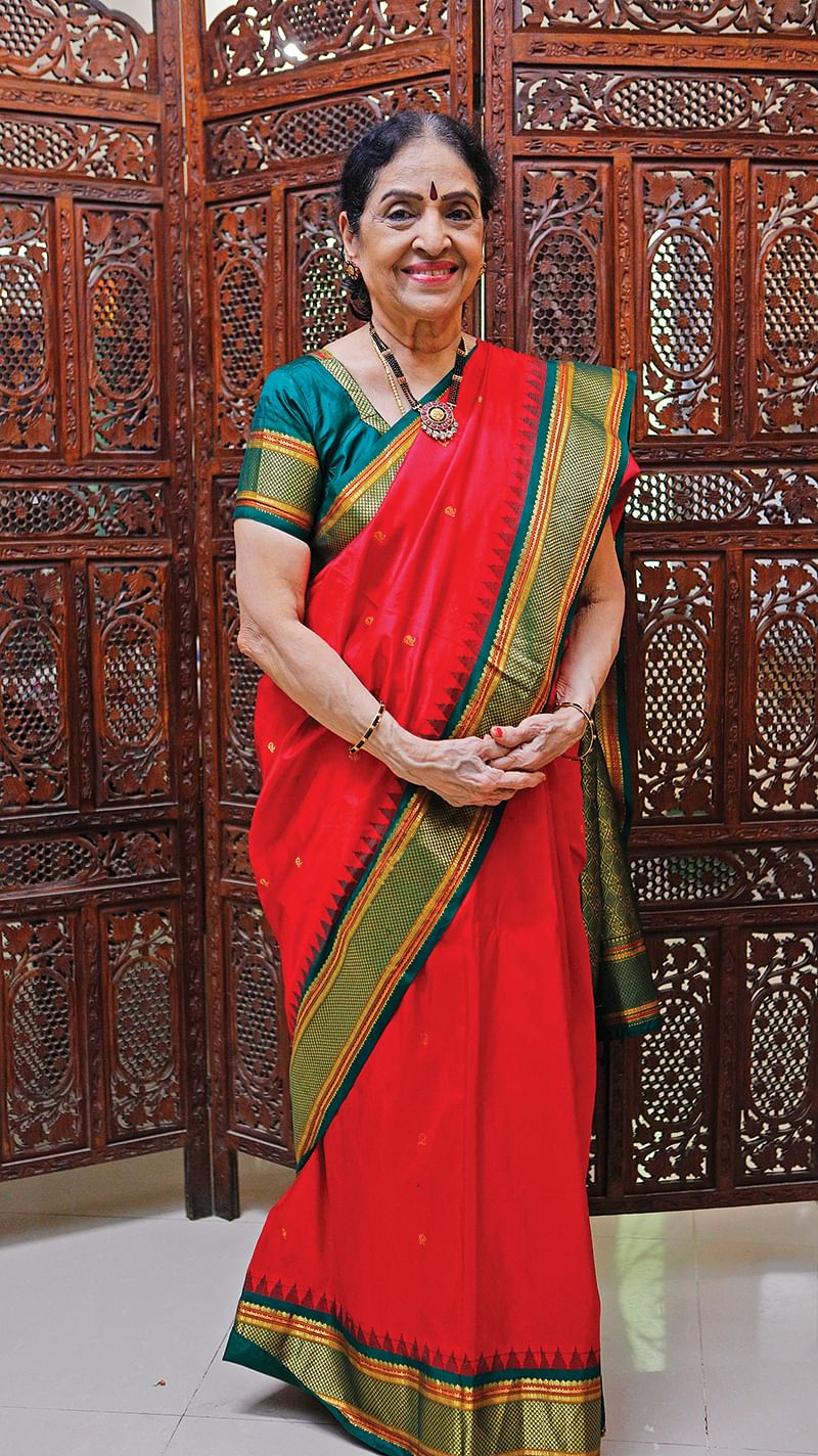 `ஆட வைத்தாள் 
முண்டகக் கண்ணி'