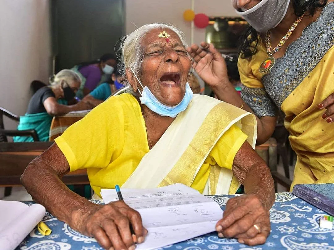 ``சின்ன வயசுல படிக்கணும்னு ஆசைப்பட்டேன்" - 104 வயதில்
100 க்கு 89 மதிப்பெண் எடுத்த குட்டியம்மா