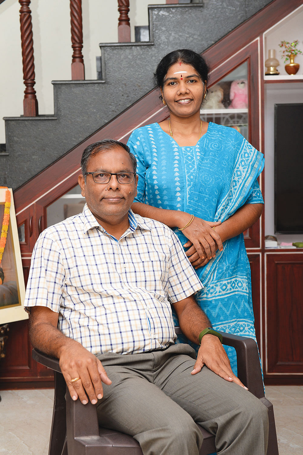 மனைவியுடன் செந்தில்குமார்