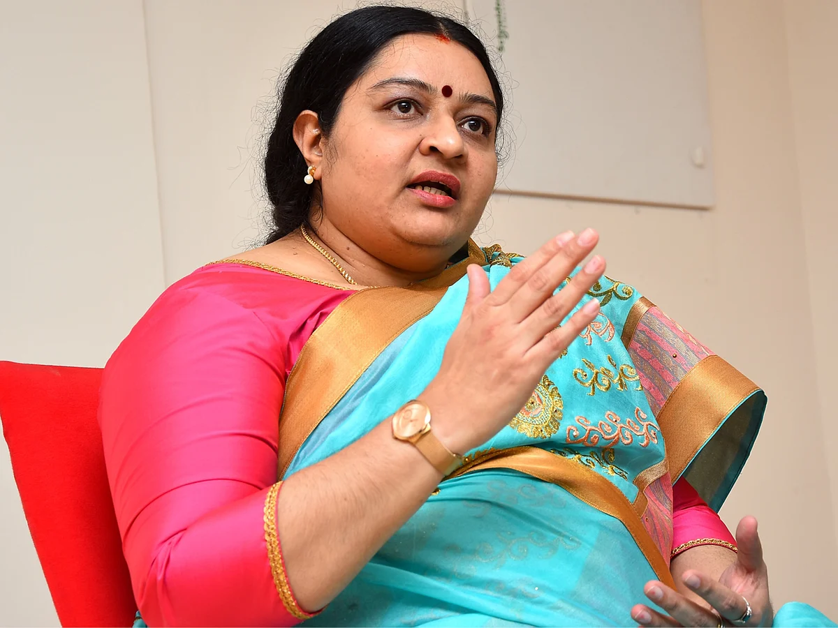 கொடநாடு எஸ்டேட், சிறுதாவூர் பங்களாவை அரசுடைமை ஆக்க முடியுமா? - கிடுக்கிப்பிடி போடும் ஜெ.தீபா...