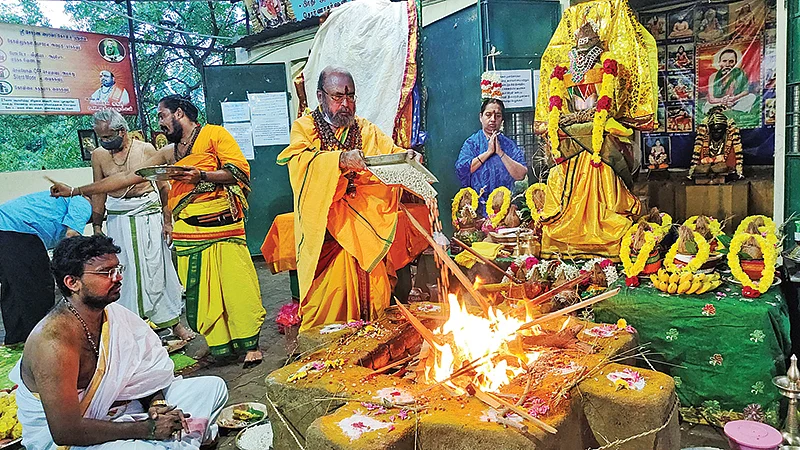இனிதே நடைபெற்றது
ஶ்ரீகும்ப குருப்பெயர்ச்சி
மஹா ஹோமம்!