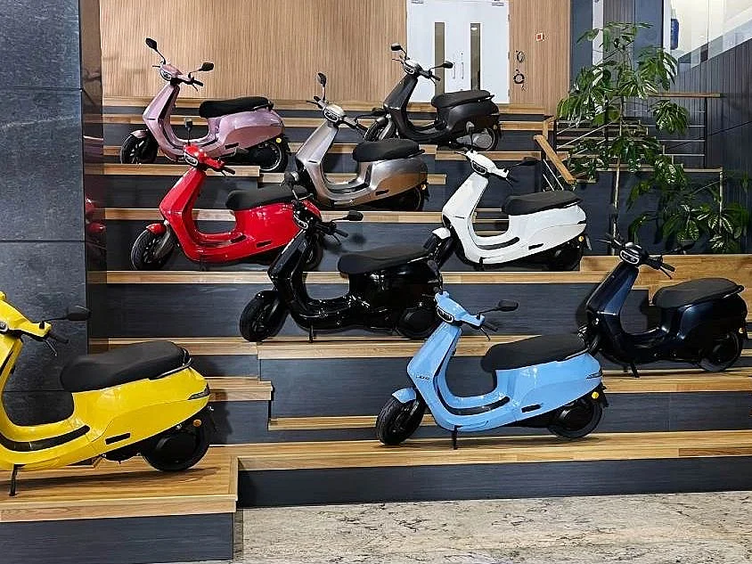 ஓலா எலெக்ட்ரிக் ஸ்கூட்டர் பெயரில் போலி வெப்சைட்; தனி கால்சென்டர்- 1,000 பேரிடம் மோசடி செய்த கும்பல்!