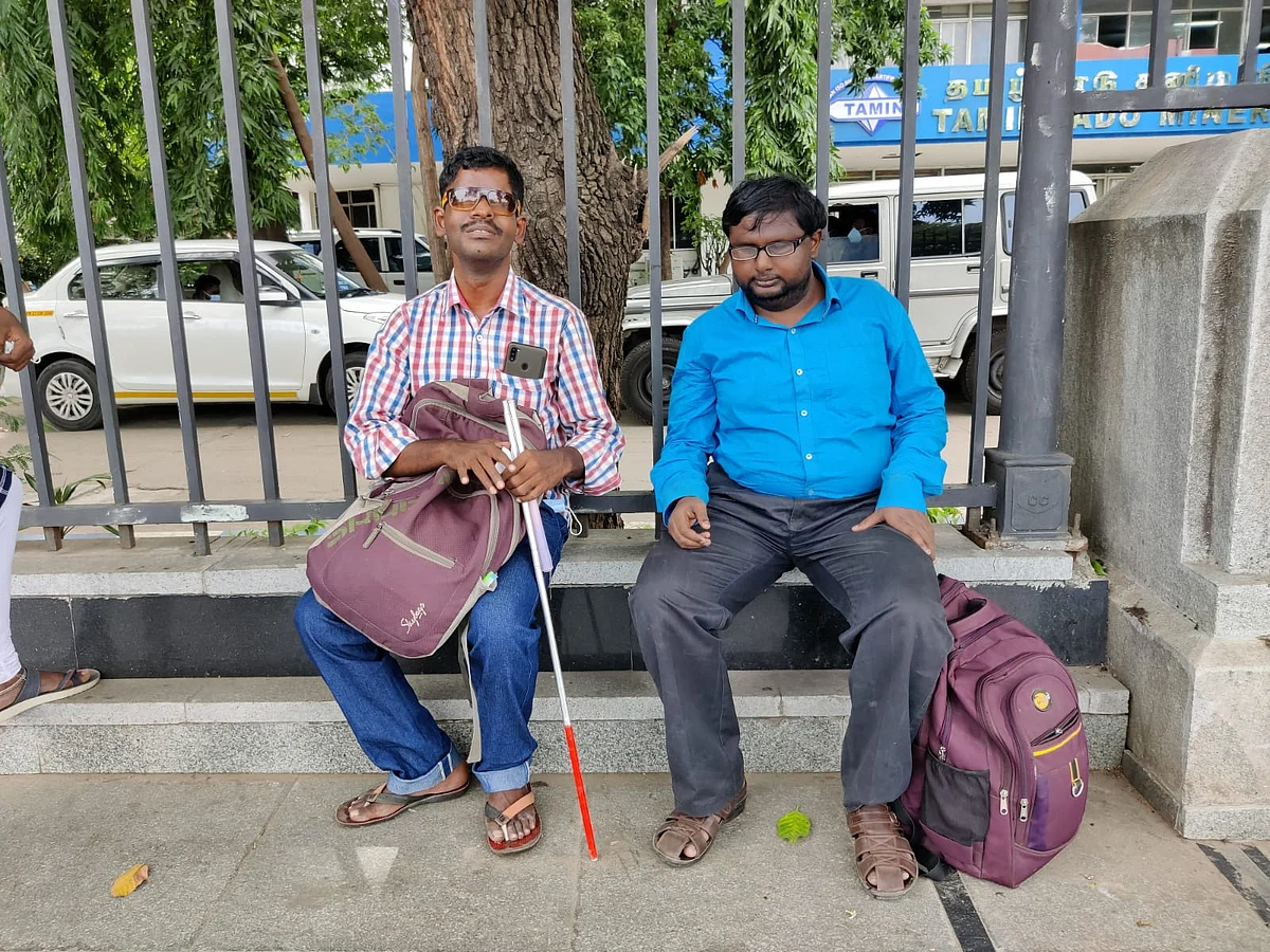 ``உதவி செய்யுற ஒவ்வொருத்தரும் கடவுள்தான்!" - விழித்திறன் சவால் நண்பர்களின் நம்பிக்கை பயணம்