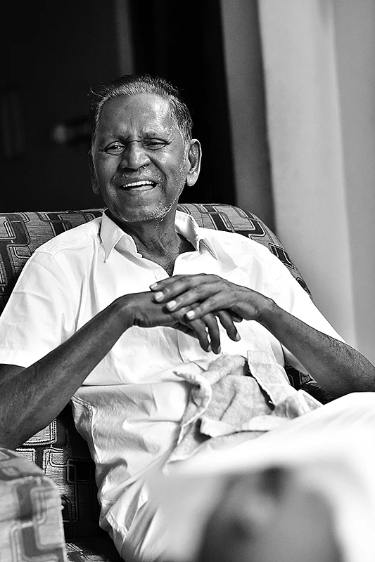 அவர் எளிமையானவர் அல்ல... அதுவே இயல்பானவர்!