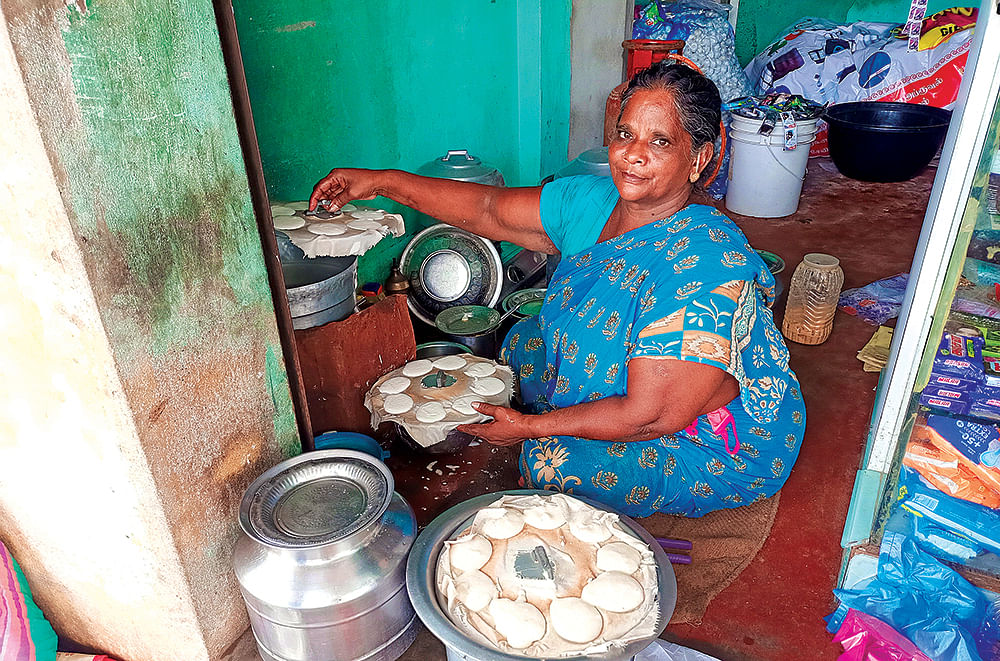 ஒரு ரூபாய்க்கு இட்லி... மூன்று தலைமுறைகளாக மக்கள் பசியாற்றும் சாந்தி