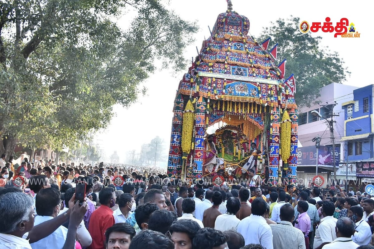 மதுரை: அனைத்து ஜீவராசிகளுக்கும் படியளக்க வந்த இறைவன் - களைகட்டிய அஷ்டமி சப்பர விழா!